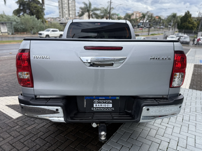toyota hilux 2.8 d-4d turbo diesel cd sr 4x4 automatico 4p 2025