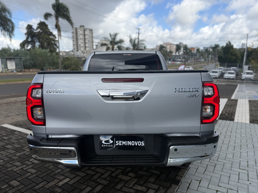 toyota hilux 2.8 d-4d turbo diesel cd srv 4x4 automatico 4p 2025