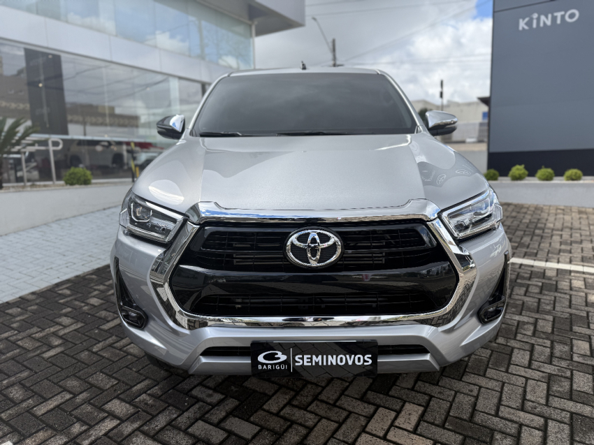 toyota hilux 2.8 d-4d turbo diesel cd srv 4x4 automatico 4p 2025