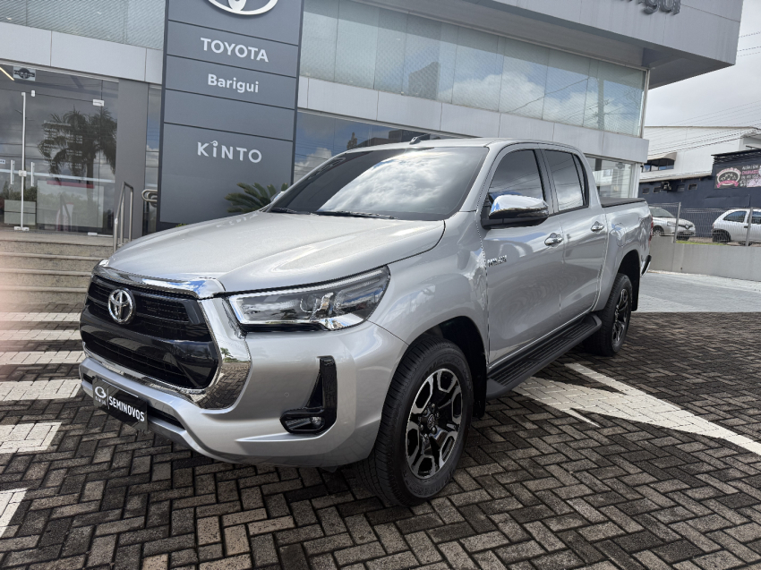 toyota hilux 2.8 d-4d turbo diesel cd srv 4x4 automatico 4p 2025