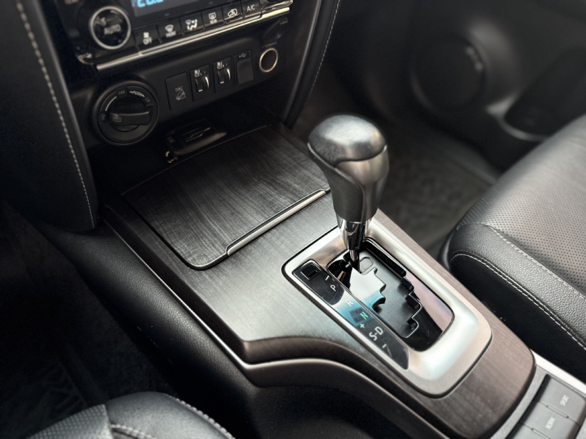 toyota hilux sw4 2.8 d-4d turbo diesel srx 4x4 automatico 4p 202113