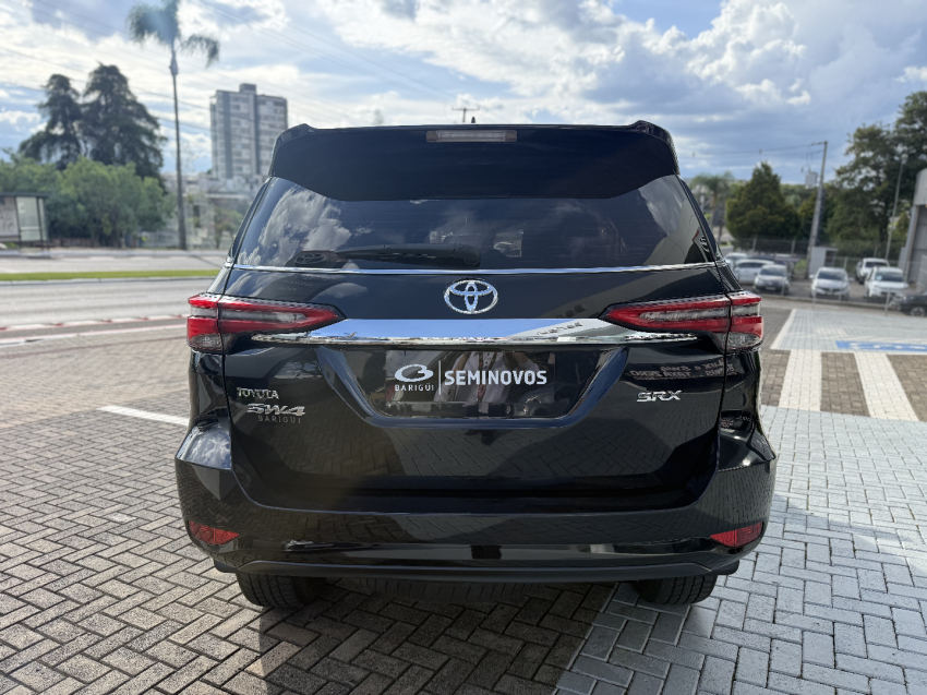 toyota hilux sw4 2.8 d-4d turbo diesel srx 4x4 automatico 4p 20216