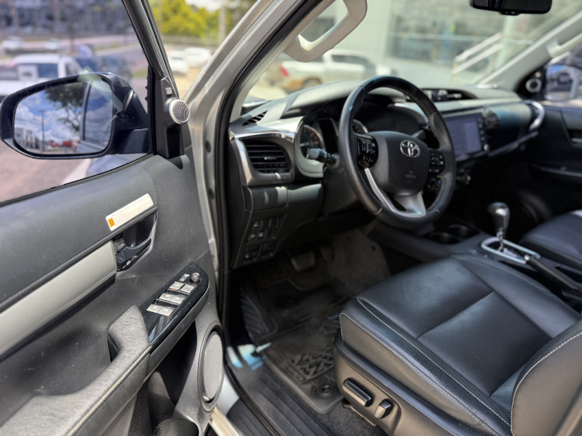 toyota hilux 2.8 d-4d turbo diesel cd srx 4x4 automatico 4p 202210