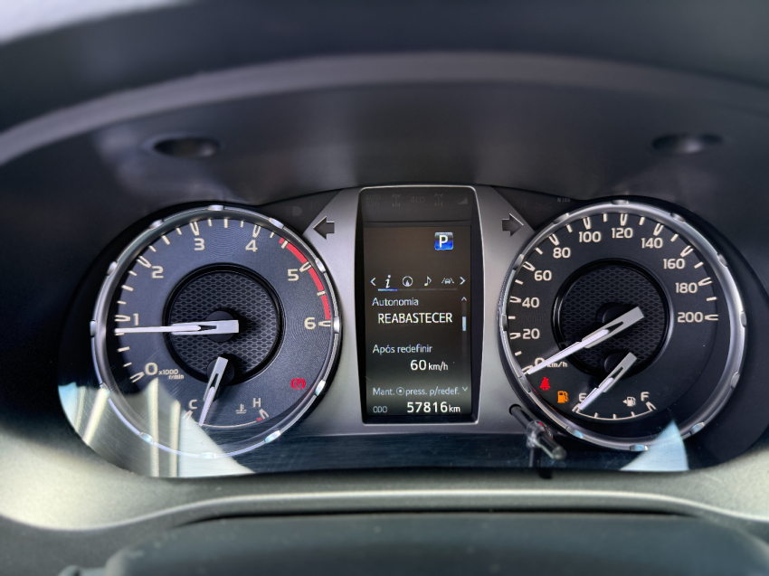 toyota hilux 2.8 d-4d turbo diesel cd srx 4x4 automatico 4p 202212