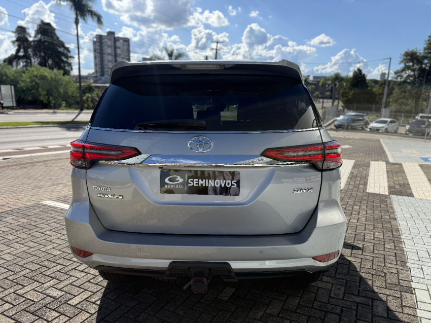 toyota hilux sw4 2.8 d-4d turbo diesel srx 7l 4x4 automatico 4p 20236