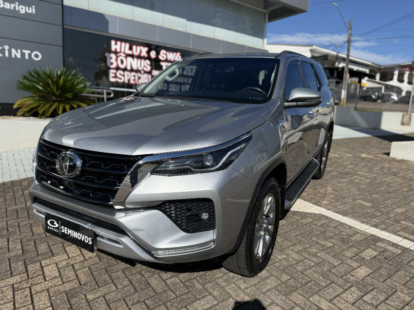 toyota hilux sw4 2.8 d-4d turbo diesel srx 7l 4x4 automatico 4p 20232