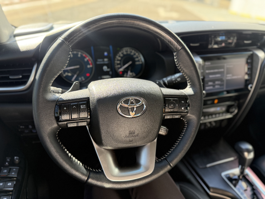 toyota hilux sw4 2.8 d-4d turbo diesel srx 7l 4x4 automatico 4p 202313