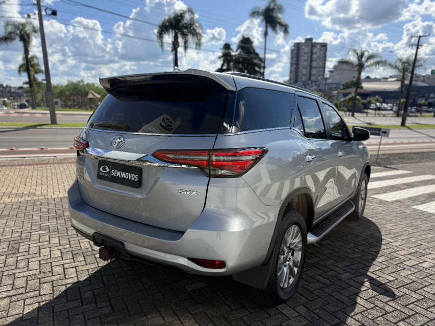 toyota hilux sw4 2.8 d-4d turbo diesel srx 7l 4x4 automatico 4p 20237