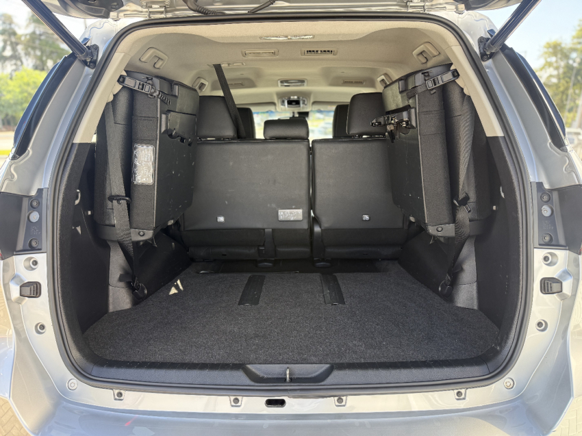 toyota hilux sw4 2.8 d-4d turbo diesel srx 7l 4x4 automatico 4p 20238