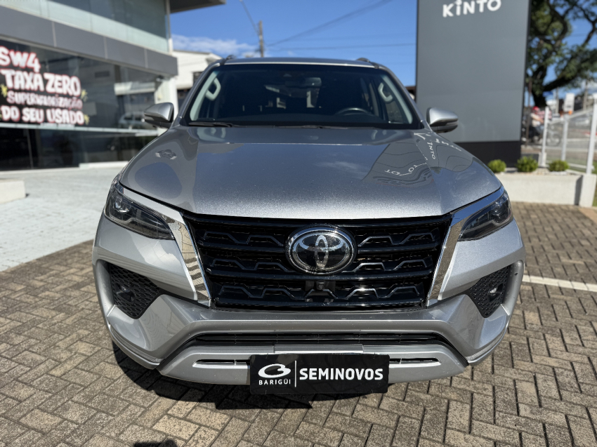 toyota hilux sw4 2.8 d-4d turbo diesel srx 7l 4x4 automatico 4p 20231