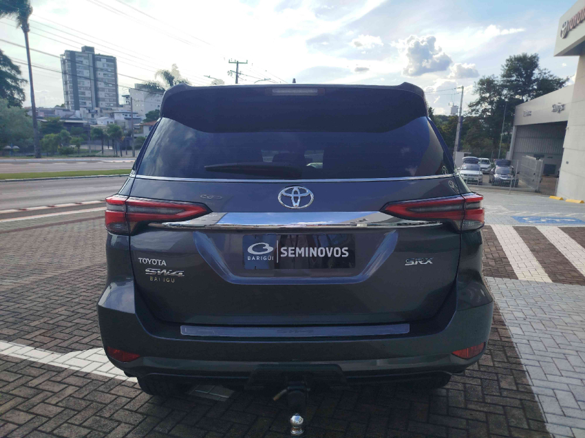 toyota hilux sw4 2.8 d-4d turbo diesel srx 7l 4x4 automatico 4p 20214