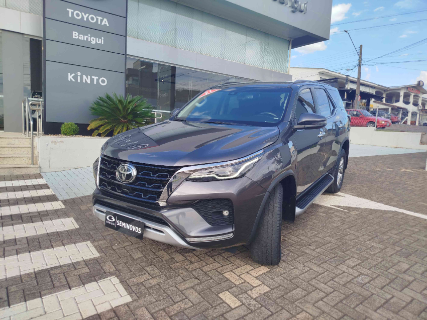 toyota hilux sw4 2.8 d-4d turbo diesel srx 7l 4x4 automatico 4p 20212