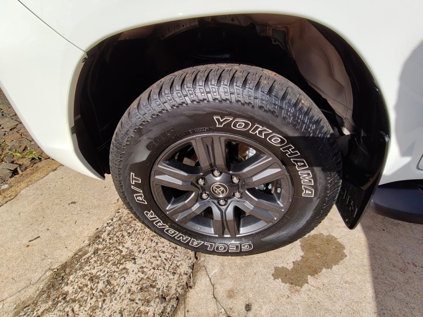 toyota hilux 2.8 d-4d turbo diesel cd sr 4x4 automatico 4p 202213