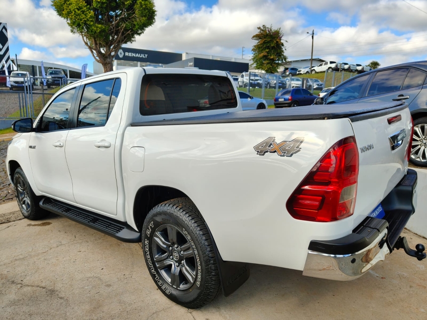 toyota hilux 2.8 d-4d turbo diesel cd sr 4x4 automatico 4p 20223