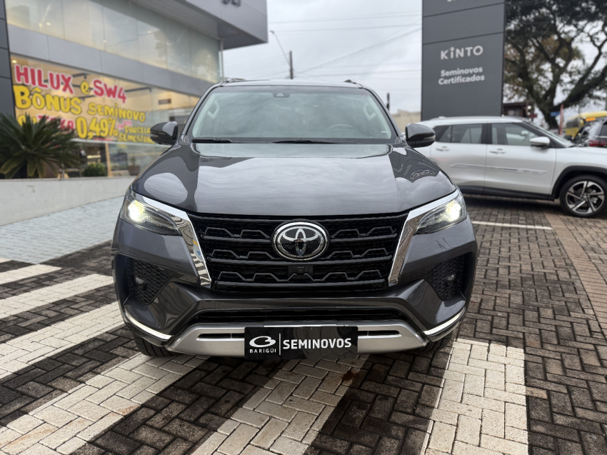toyota hilux sw4 2.8 d-4d turbo diesel srx 7l 4x4 automatico 4p 20241