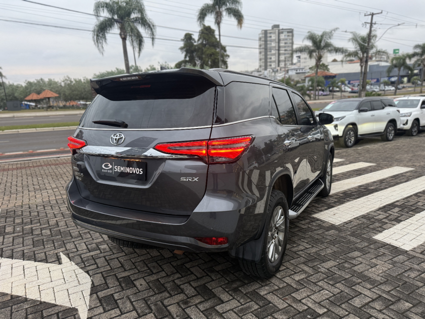 toyota hilux sw4 2.8 d-4d turbo diesel srx 7l 4x4 automatico 4p 20247