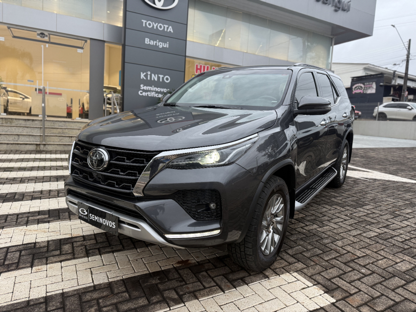 toyota hilux sw4 2.8 d-4d turbo diesel srx 7l 4x4 automatico 4p 20242