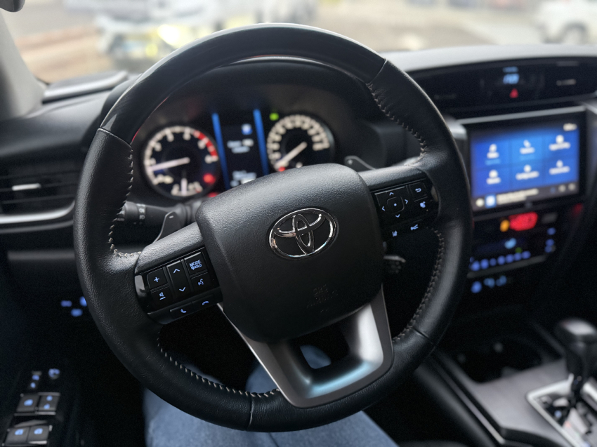 toyota hilux sw4 2.8 d-4d turbo diesel srx 7l 4x4 automatico 4p 202413