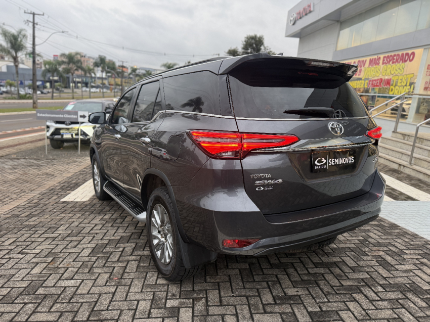 toyota hilux sw4 2.8 d-4d turbo diesel srx 7l 4x4 automatico 4p 20245