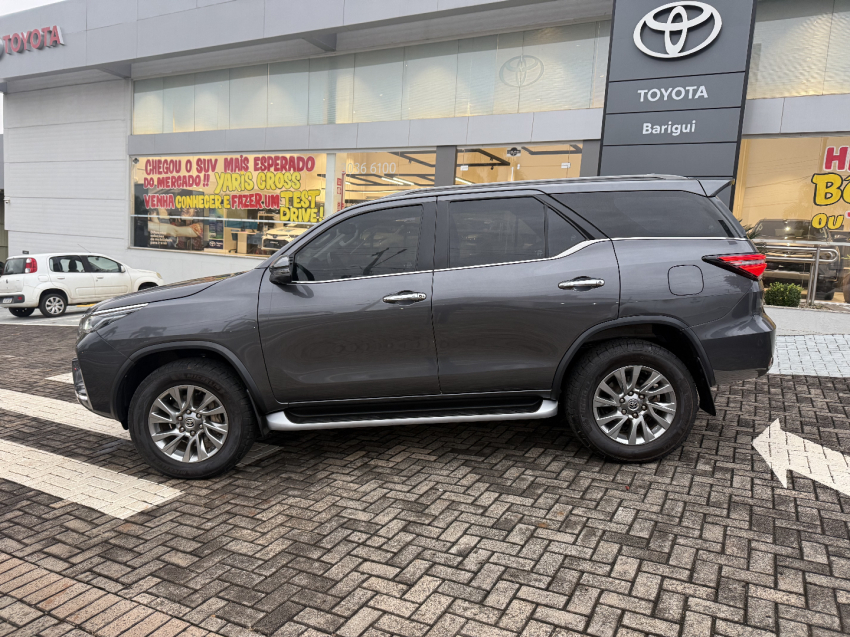 toyota hilux sw4 2.8 d-4d turbo diesel srx 7l 4x4 automatico 4p 20243