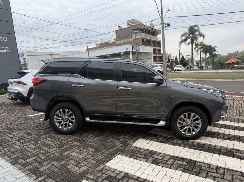 toyota hilux sw4 2.8 d-4d turbo diesel srx 7l 4x4 automatico 4p 20244