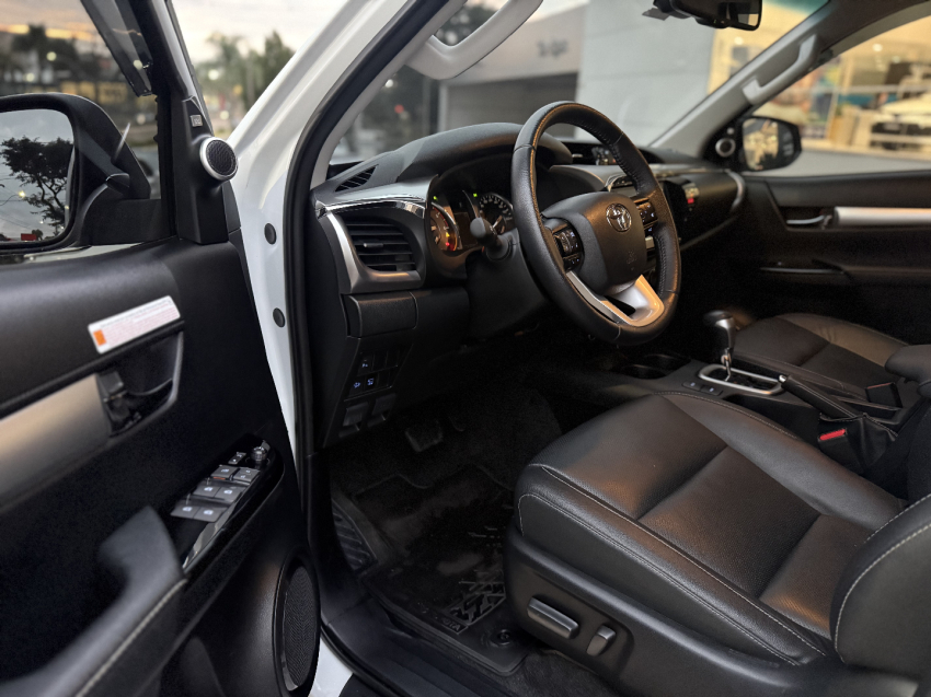 toyota hilux 2.8 d-4d turbo diesel cd srx plus 4x4 automatico 4p 202510