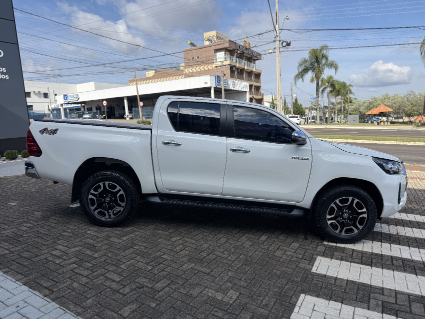 toyota hilux 2.8 d-4d turbo diesel cd srv 4x4 automatico 4p 20223