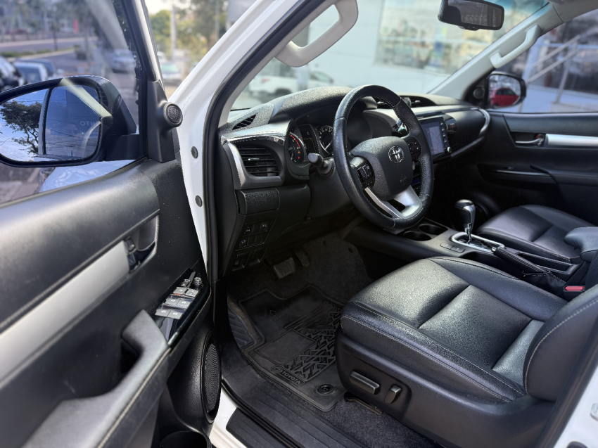 toyota hilux 2.8 d-4d turbo diesel cd srv 4x4 automatico 4p 202210
