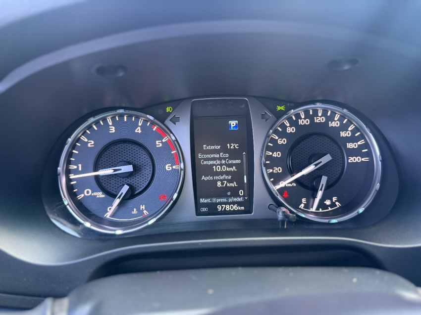 toyota hilux 2.8 d-4d turbo diesel cd srv 4x4 automatico 4p 202213