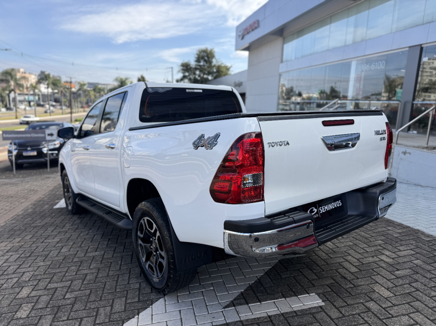 toyota hilux 2.8 d-4d turbo diesel cd srv 4x4 automatico 4p 20225