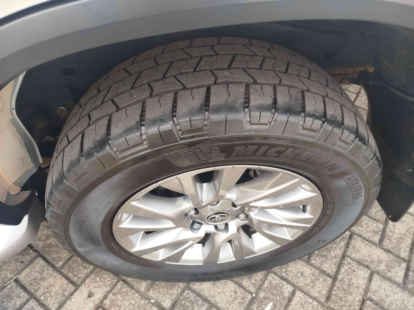 toyota hilux sw4 2.8 d-4d turbo diesel srx 7l 4x4 automatico 4p 20249
