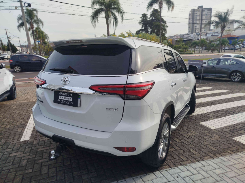 toyota hilux sw4 2.8 d-4d turbo diesel srx 7l 4x4 automatico 4p 20245