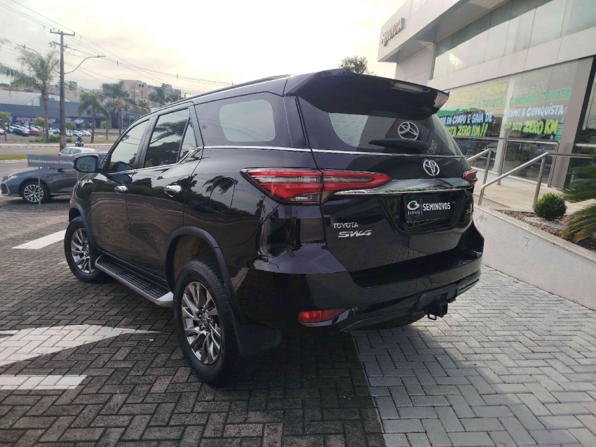 toyota hilux sw4 2.8 d-4d turbo diesel srx 4x4 automatico 4p 20212