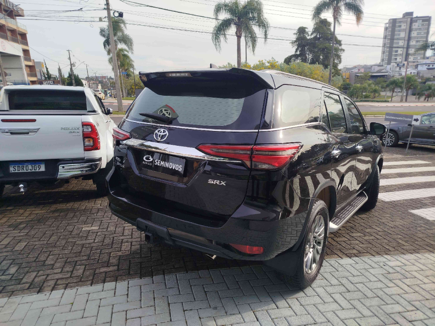 toyota hilux sw4 2.8 d-4d turbo diesel srx 4x4 automatico 4p 20213