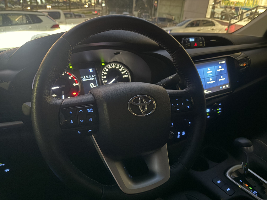 toyota hilux 2.8 d-4d turbo diesel cd srv 4x4 automatico 4p 202515