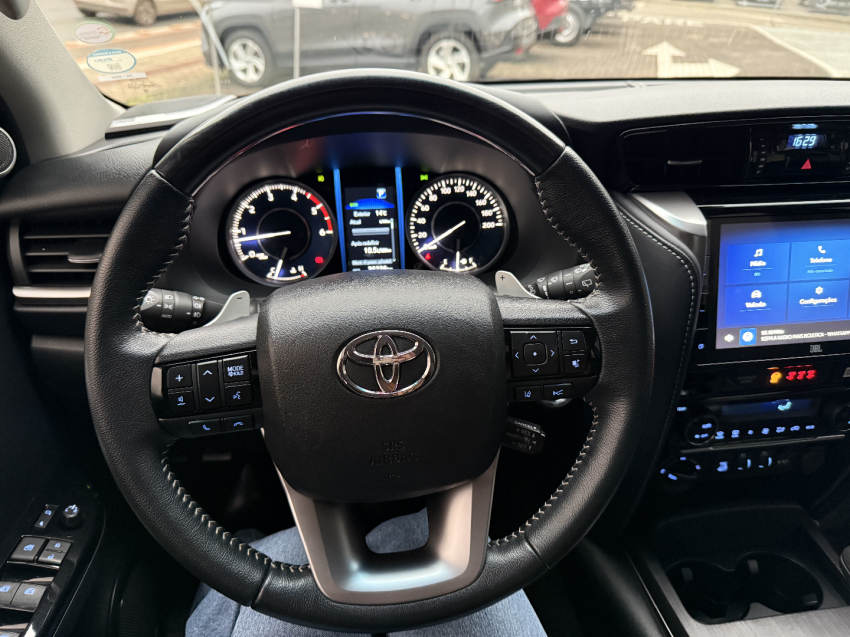 toyota hilux sw4 2.8 d-4d turbo diesel srx platinum 4x4 automatico 4p 202414