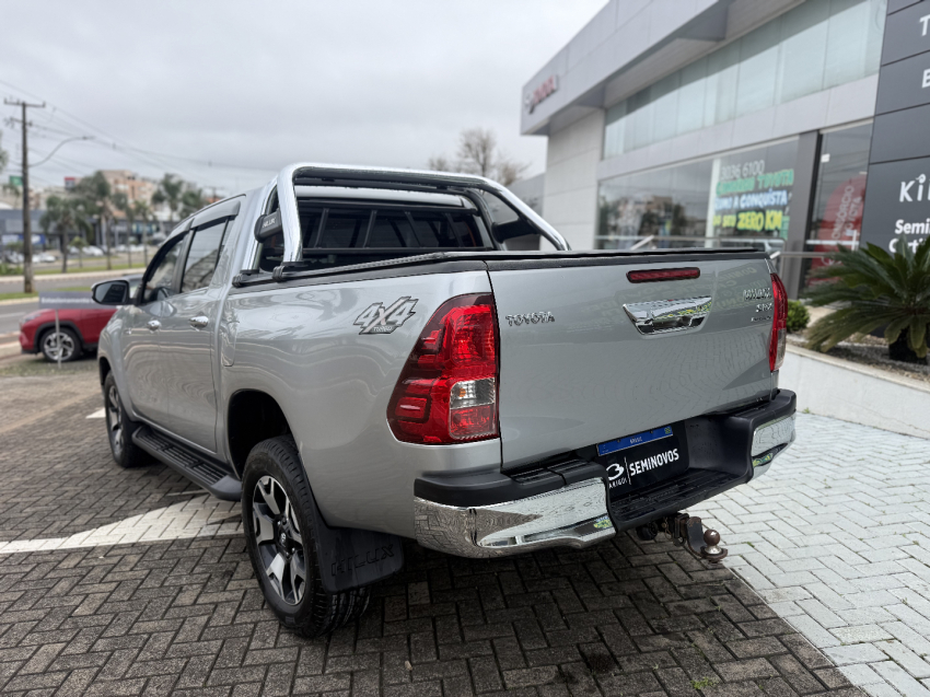 toyota hilux 2.8 srx 4x4 cd 16v diesel 4p automatico 20205