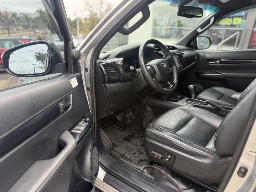 toyota hilux 2.8 srx 4x4 cd 16v diesel 4p automatico 202010