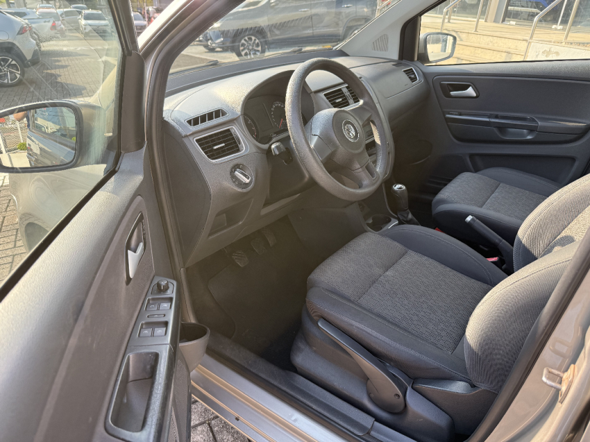 volkswagen fox 1.6 mi 8v flex 4p manual 201412