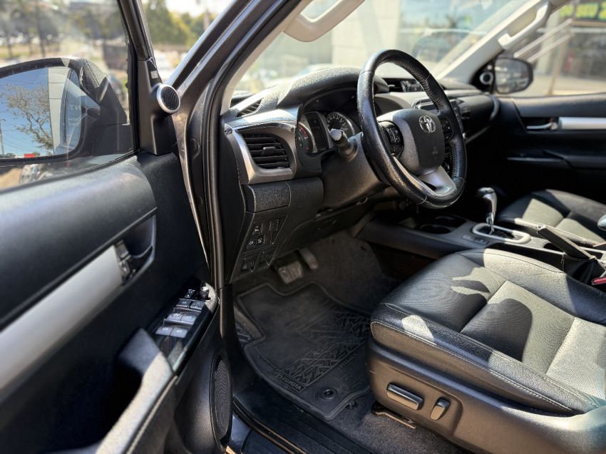 toyota hilux 2.8 d-4d turbo diesel cd srx 4x4 automatico 4p 202310