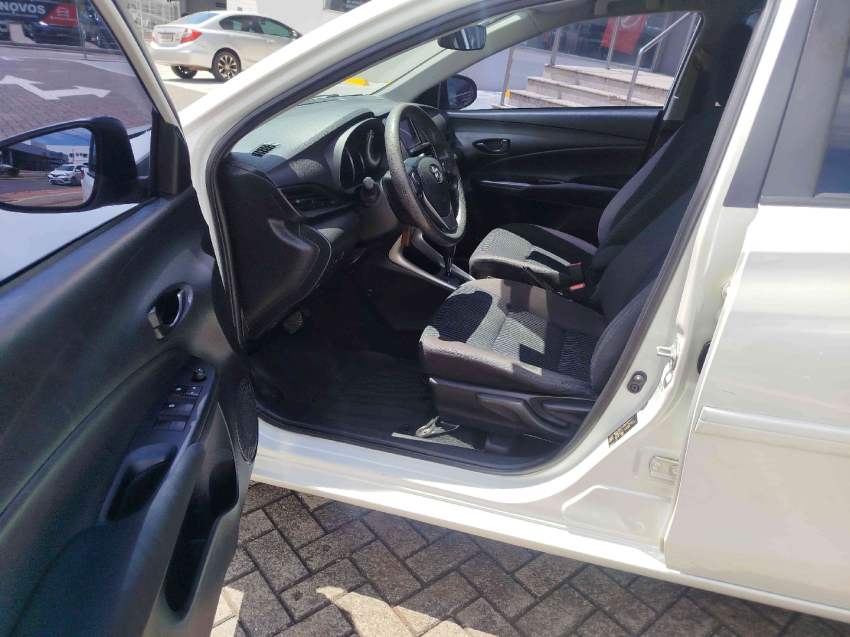 toyota yaris 1.5 16v flex sedan xl live multidrive 4p automatico 20209