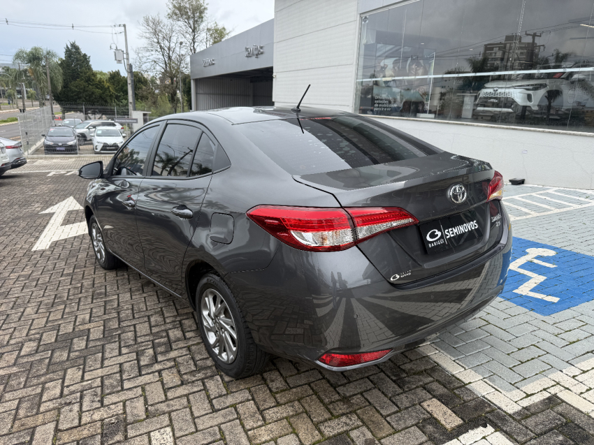 Toyota Yaris 1.5 16V Flex Sedan Xs Multidrive 4P Automatico 2024 6
