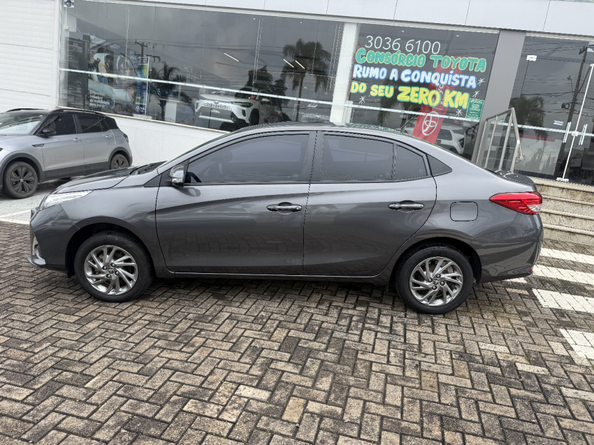 Toyota Yaris 1.5 16V Flex Sedan Xs Multidrive 4P Automatico 2024 4