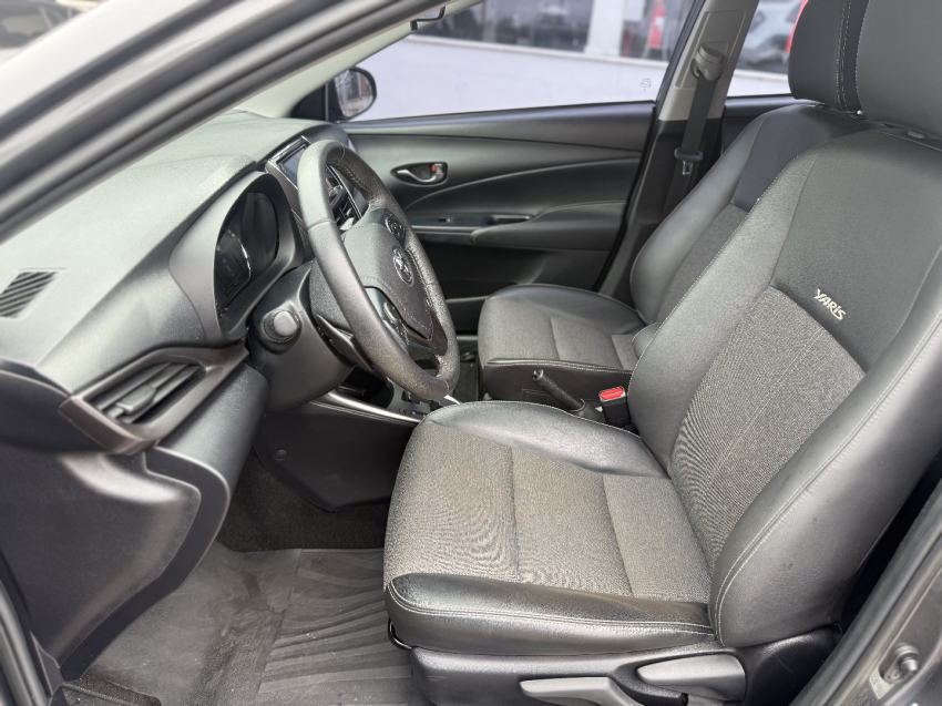 Toyota Yaris 1.5 16V Flex Sedan Xs Multidrive 4P Automatico 2024 13