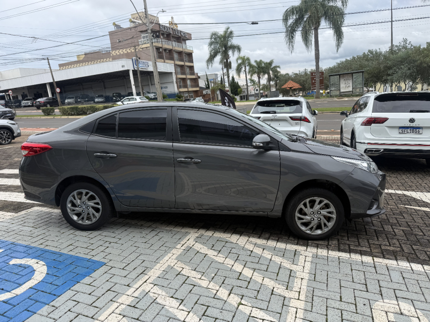 Toyota Yaris 1.5 16V Flex Sedan Xs Multidrive 4P Automatico 2024 5