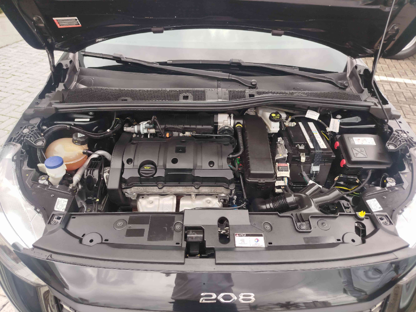 Peugeot 208 1.6 16V Flex Allure At6 4P Automatico 2022 4