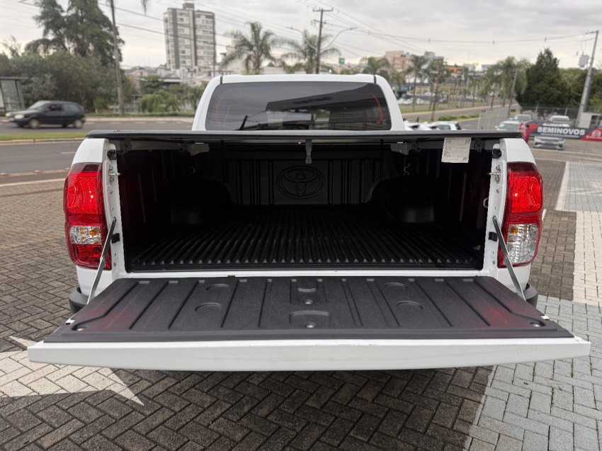 toyota hilux 2.8 d-4d turbo diesel cd power pack 4x4 automatica 4p automatico 20258