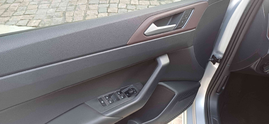 volkswagen virtus 1.0 200 tsi highline automatico flex 4p 2025