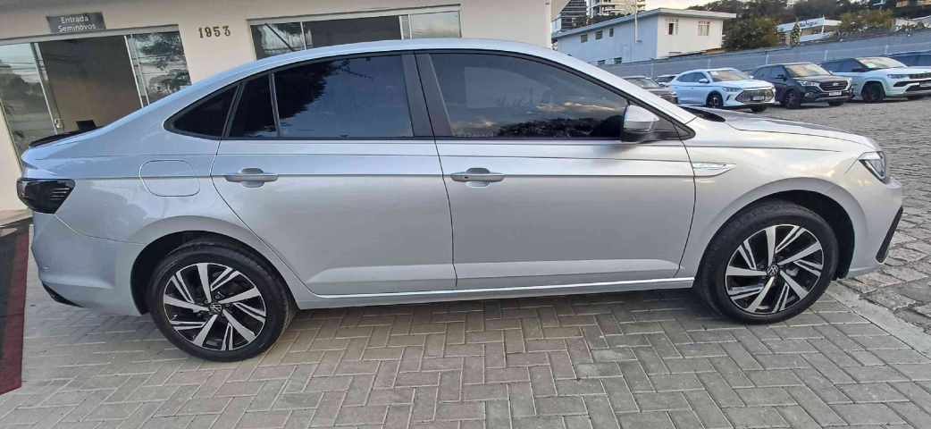 volkswagen virtus 1.0 200 tsi highline automatico flex 4p 2025