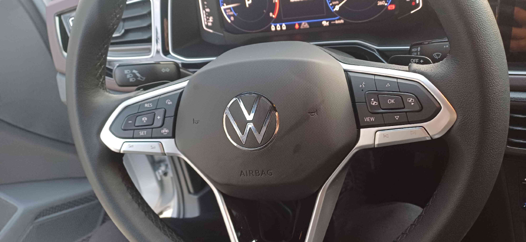 volkswagen virtus 1.0 200 tsi highline automatico flex 4p 2025